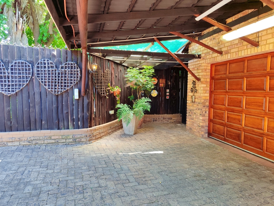 3 Bedroom Property for Sale in Wilkoppies North West